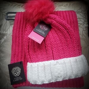 Scarf and hat set.